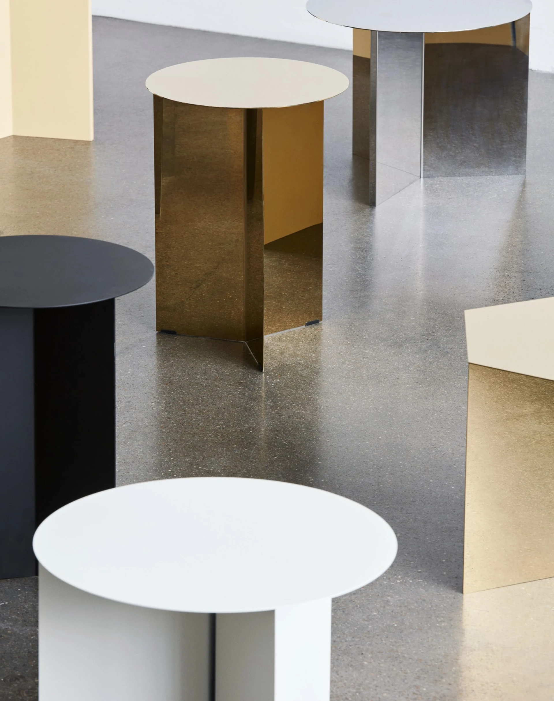 Slit Table Round High Brass